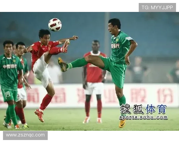 国家队力克强敌挺进决赛球迷沸腾见证历史时刻拼搏精神点燃赛场荣耀之夜